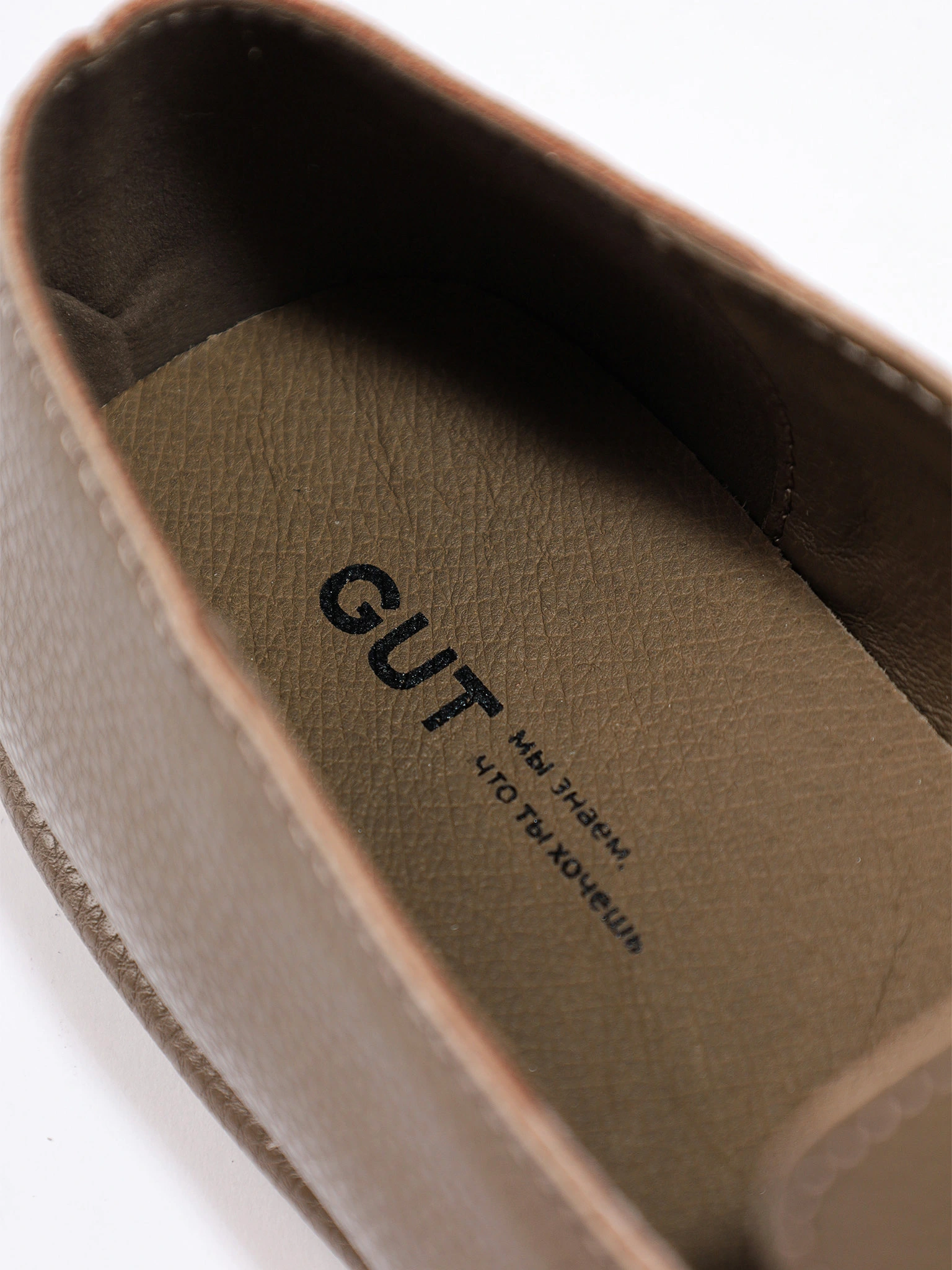 Туфли серого цвета на венском каблуке 